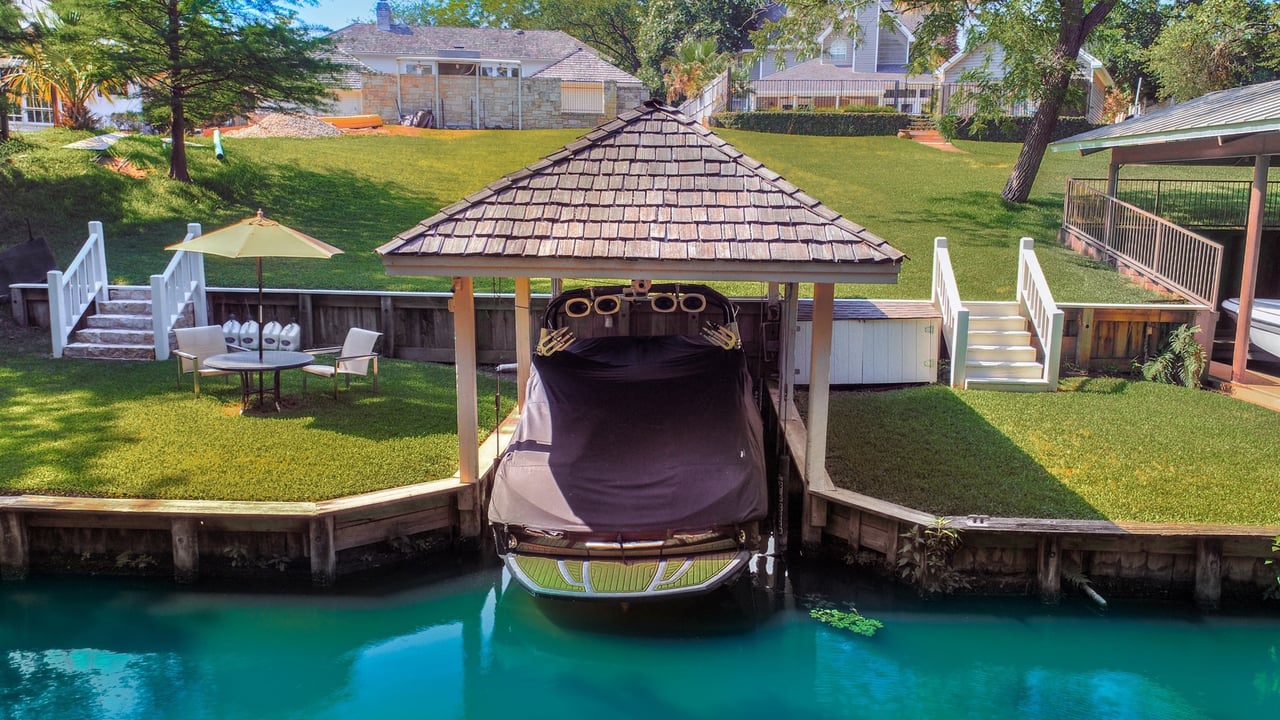 Island Wood Luxury