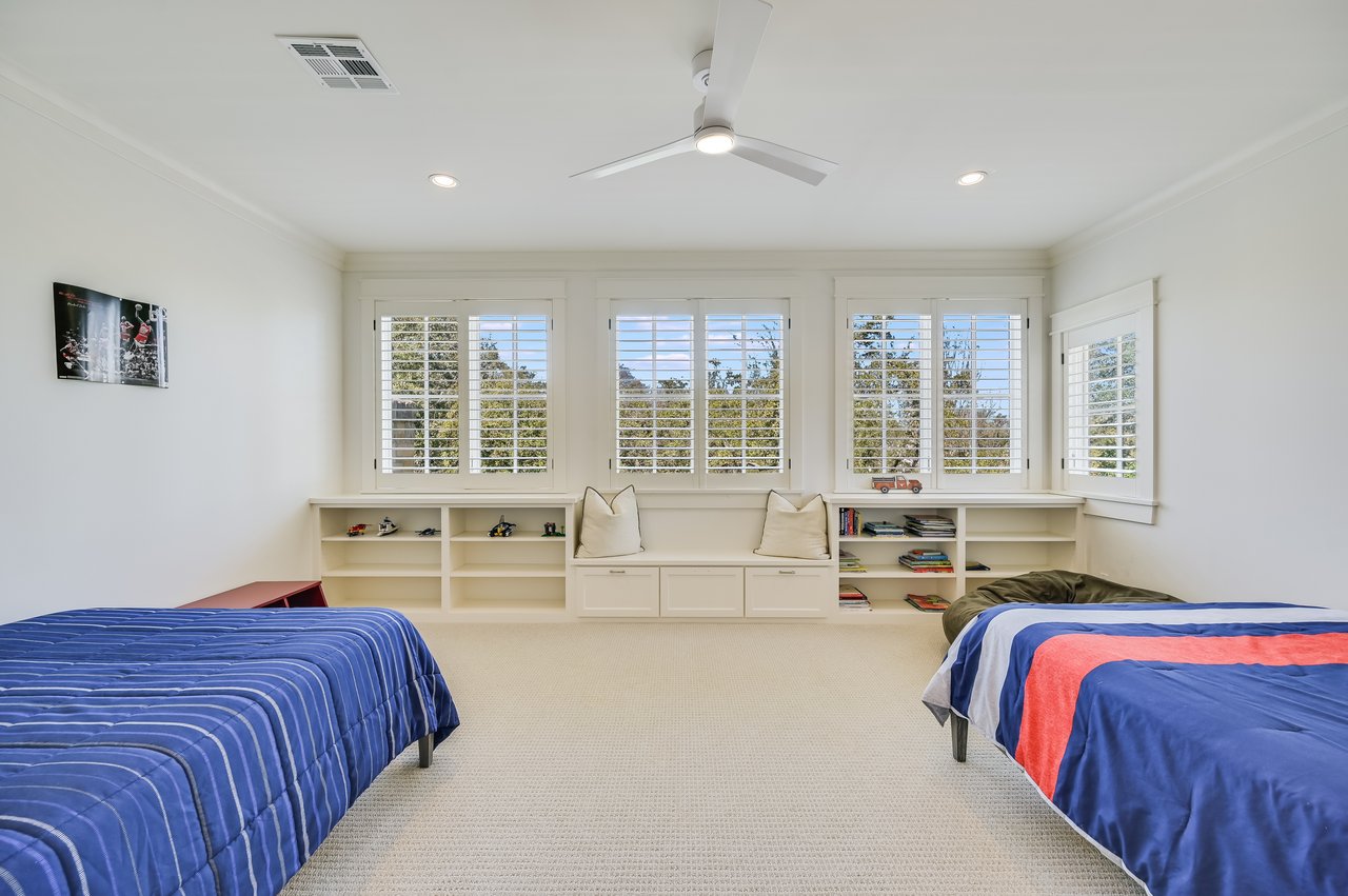4907 Rollingwood Drive