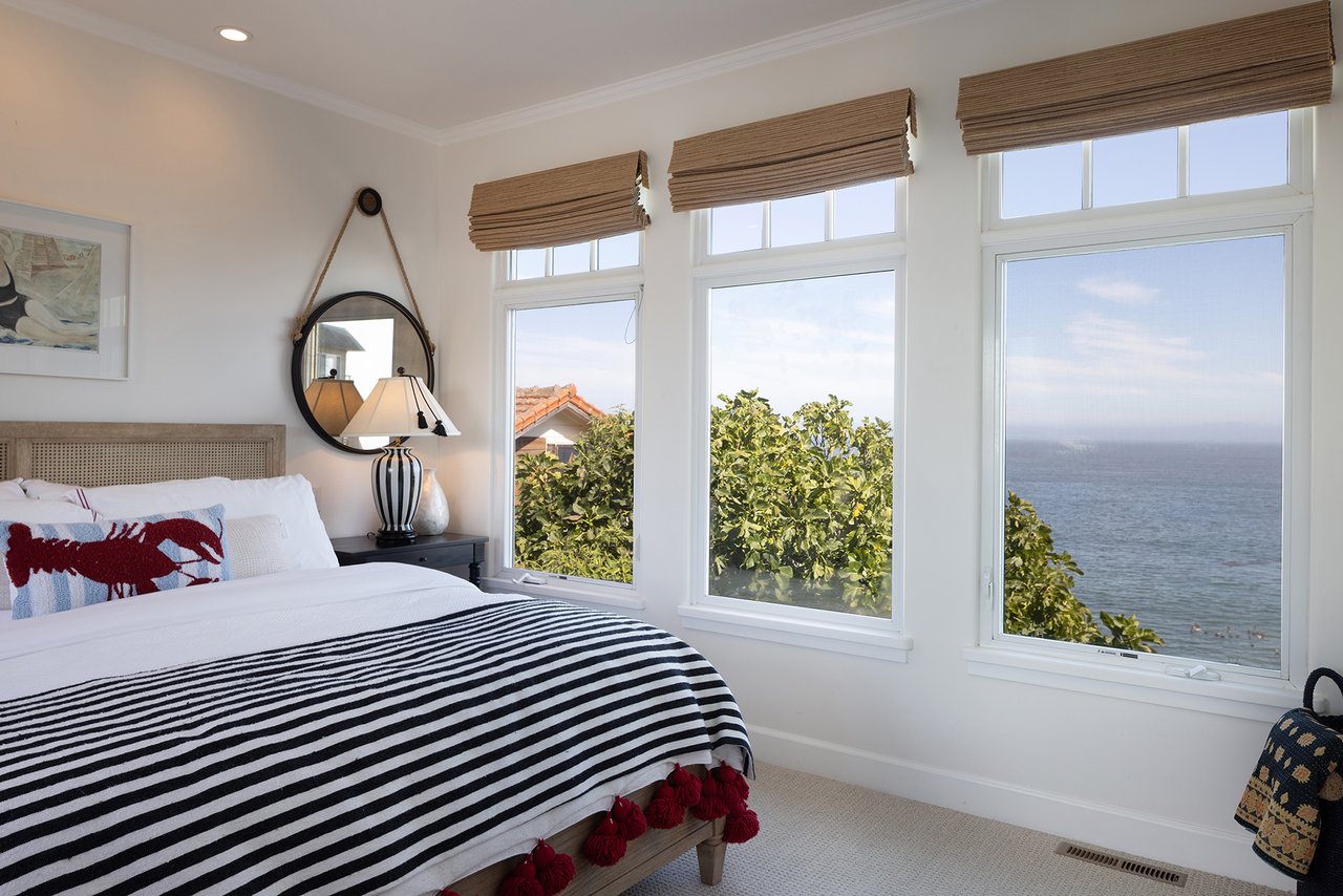 Capitola Oceanfront Retreat - 4840 Cliff Drive
