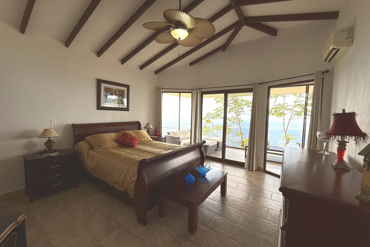 Ocean-View 3-Bedroom Home with 1-Bed Guesthouse, Pool & Spectacular Panoramic Views of Osa Peninsula in Balsar above Ciudad Cortés Costa Rica