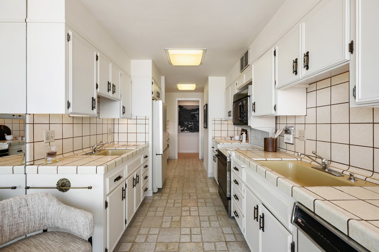Marvelous Mid-Century View Apartment