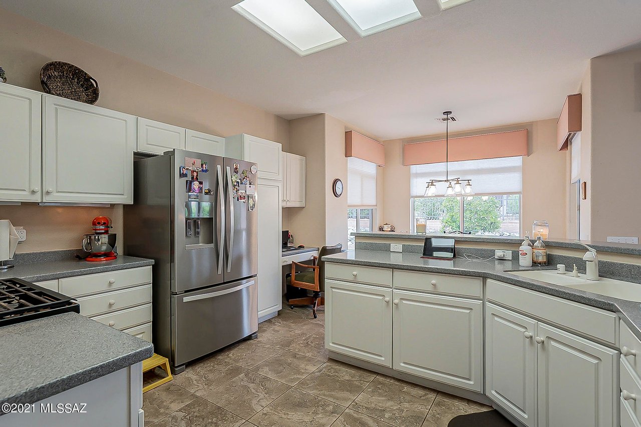 2413 E Agapanthus St