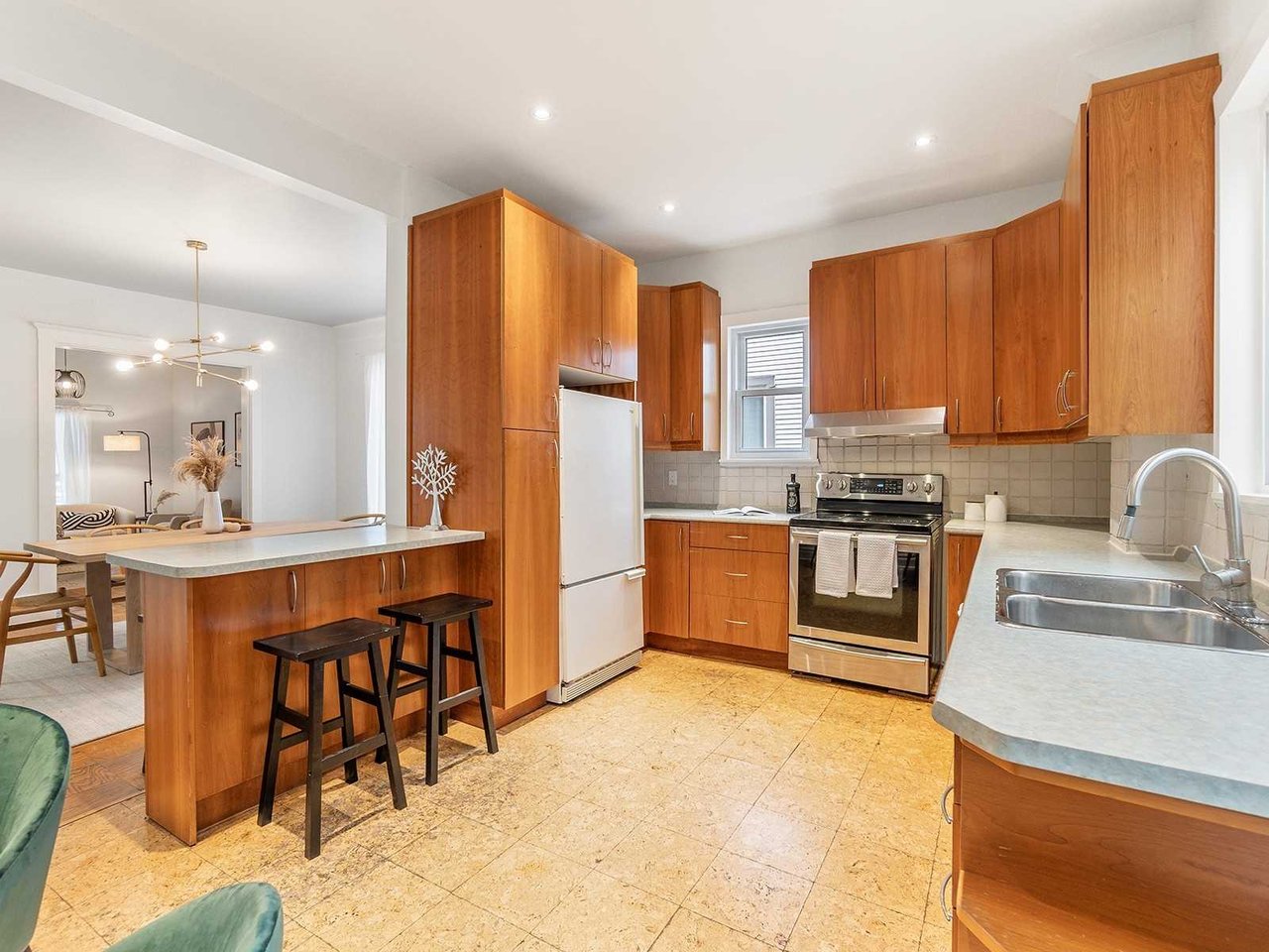 21 Leuty Ave