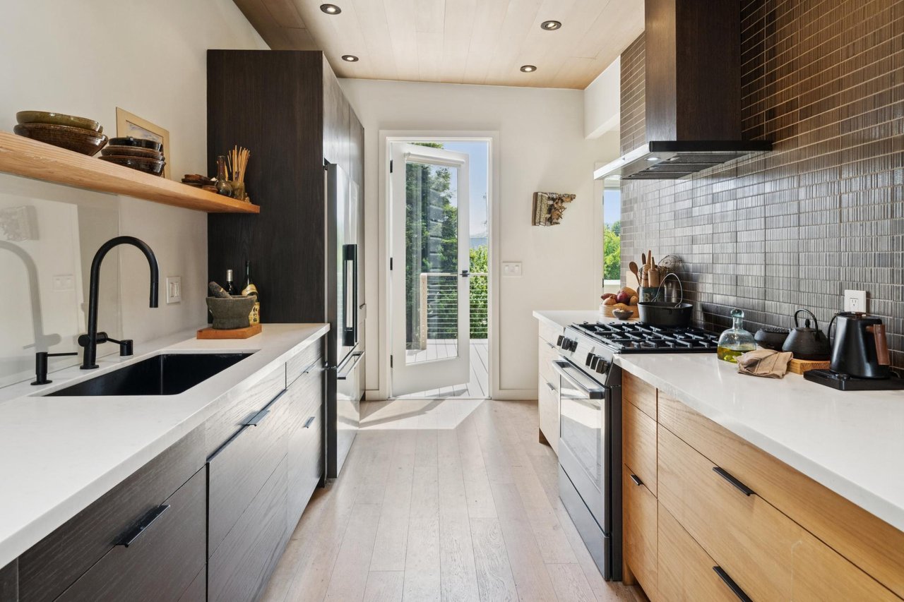 1515 Van Dyke Avenue