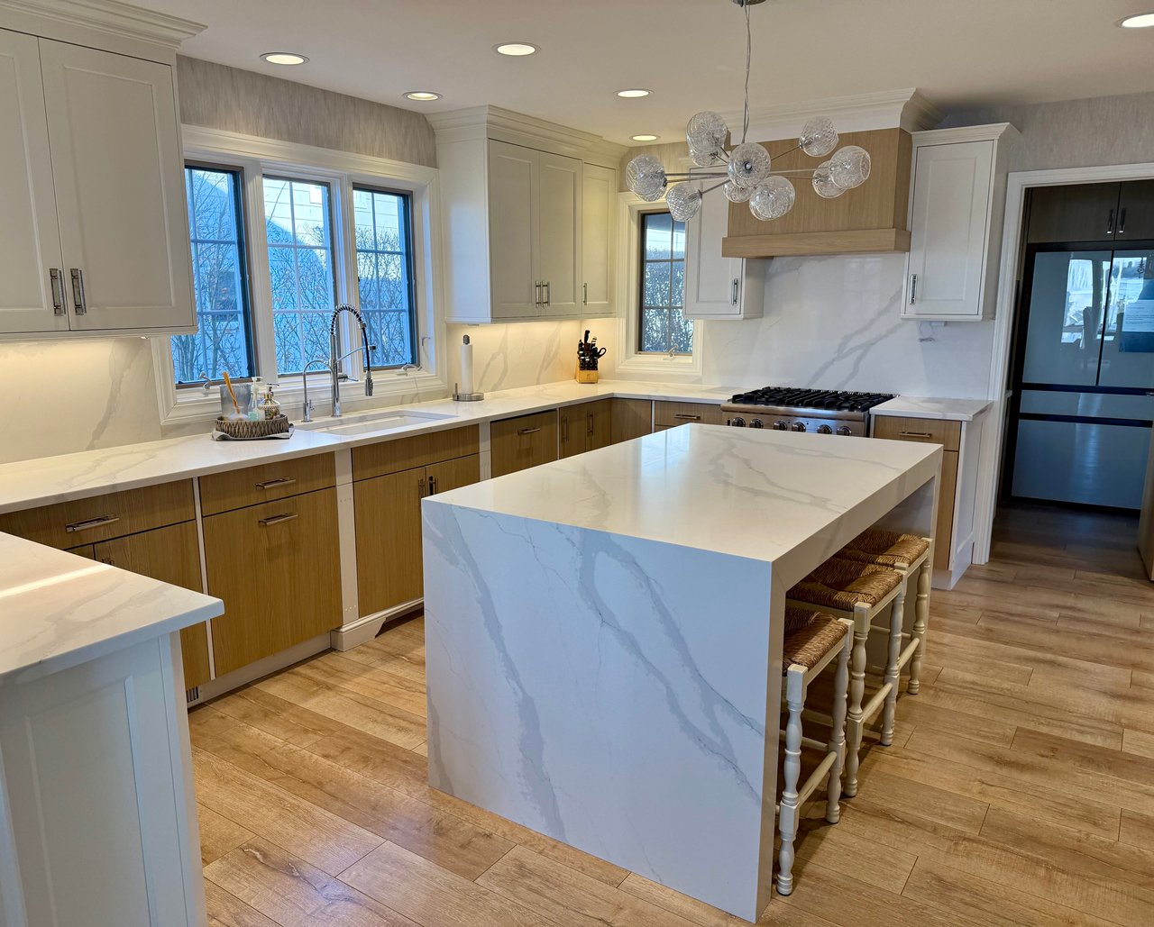 #1098 Beautiful Bayfront with Pool