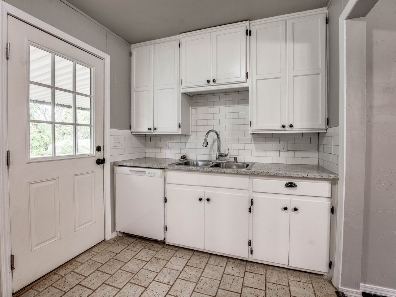 1313 Laverne
