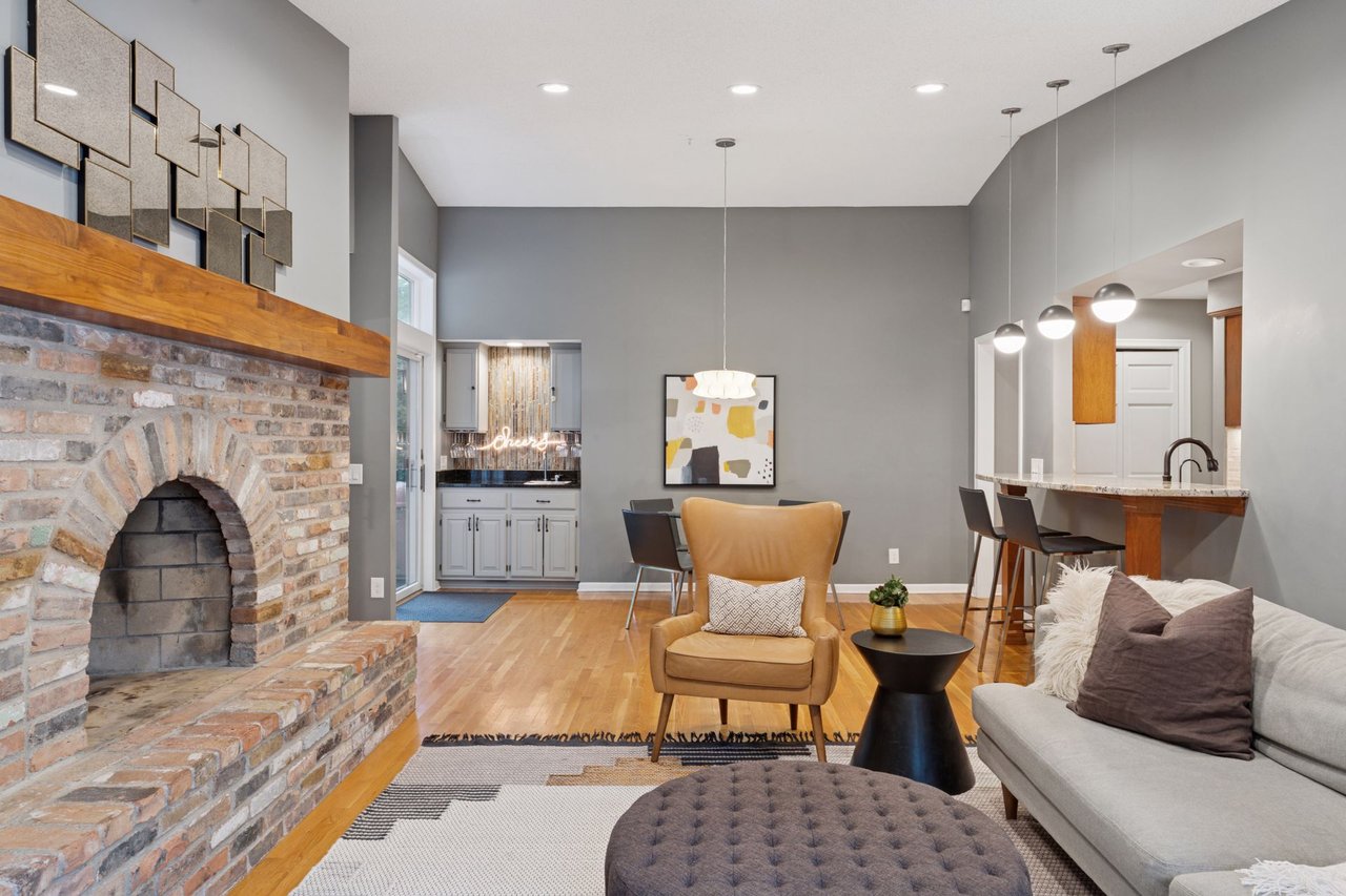 *PENDING* 4516 Vandervork Ave, Edina