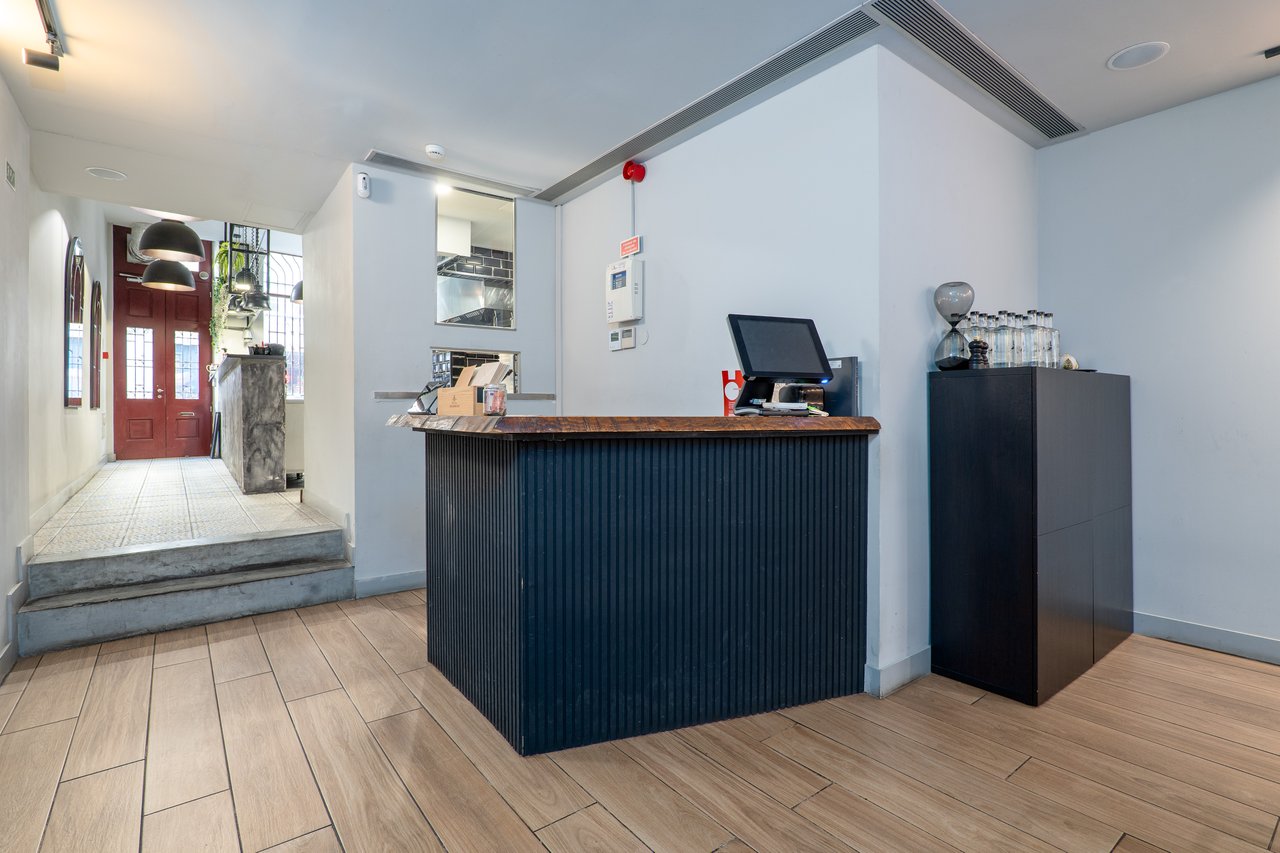 Prime Fine-Dining Restaurant Business Transfer (“Trespasse”) in Central Porto