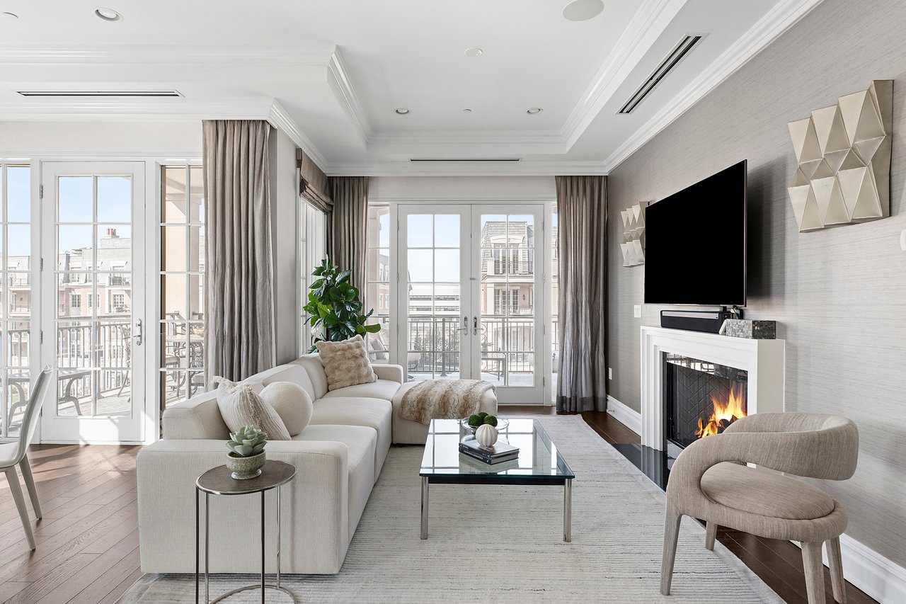 1000 Royal Court Unit 1207