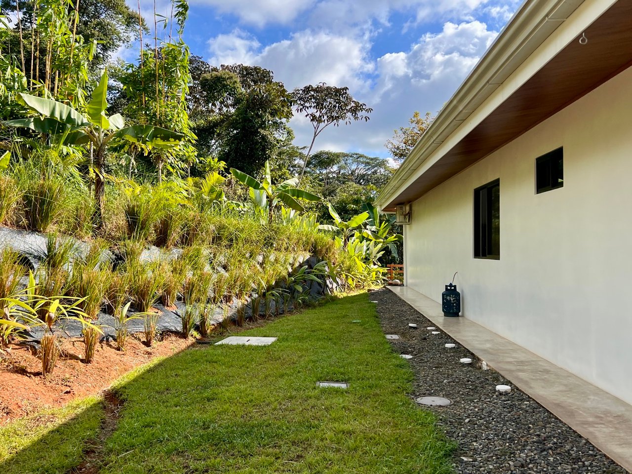 Brand New Modern Home in a Private Tropical Setting - Tres Rios