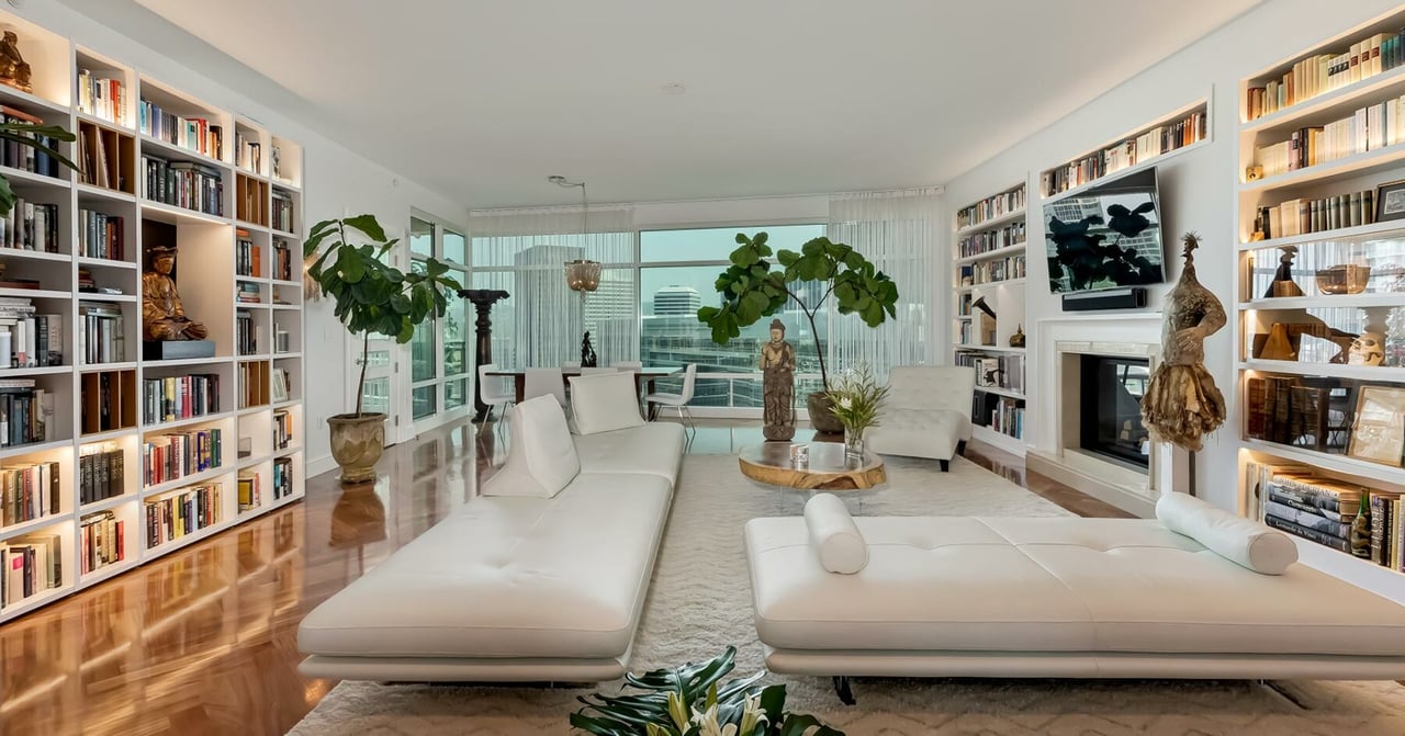 1 W Century Dr, #17C