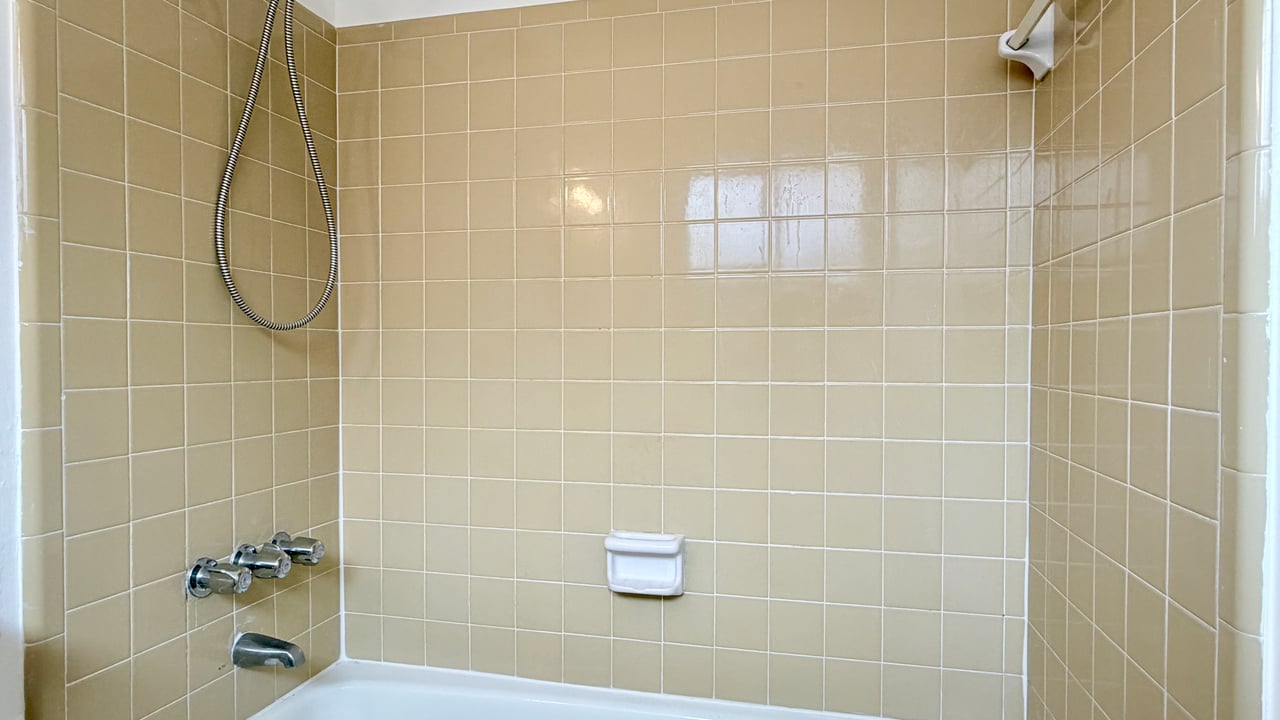 Casselberry Three-Bedroom, Two-Bathroom Duplex Unit with Private Yard