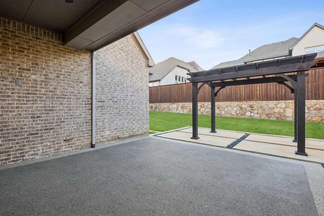 1001 Grassy Shore Ln