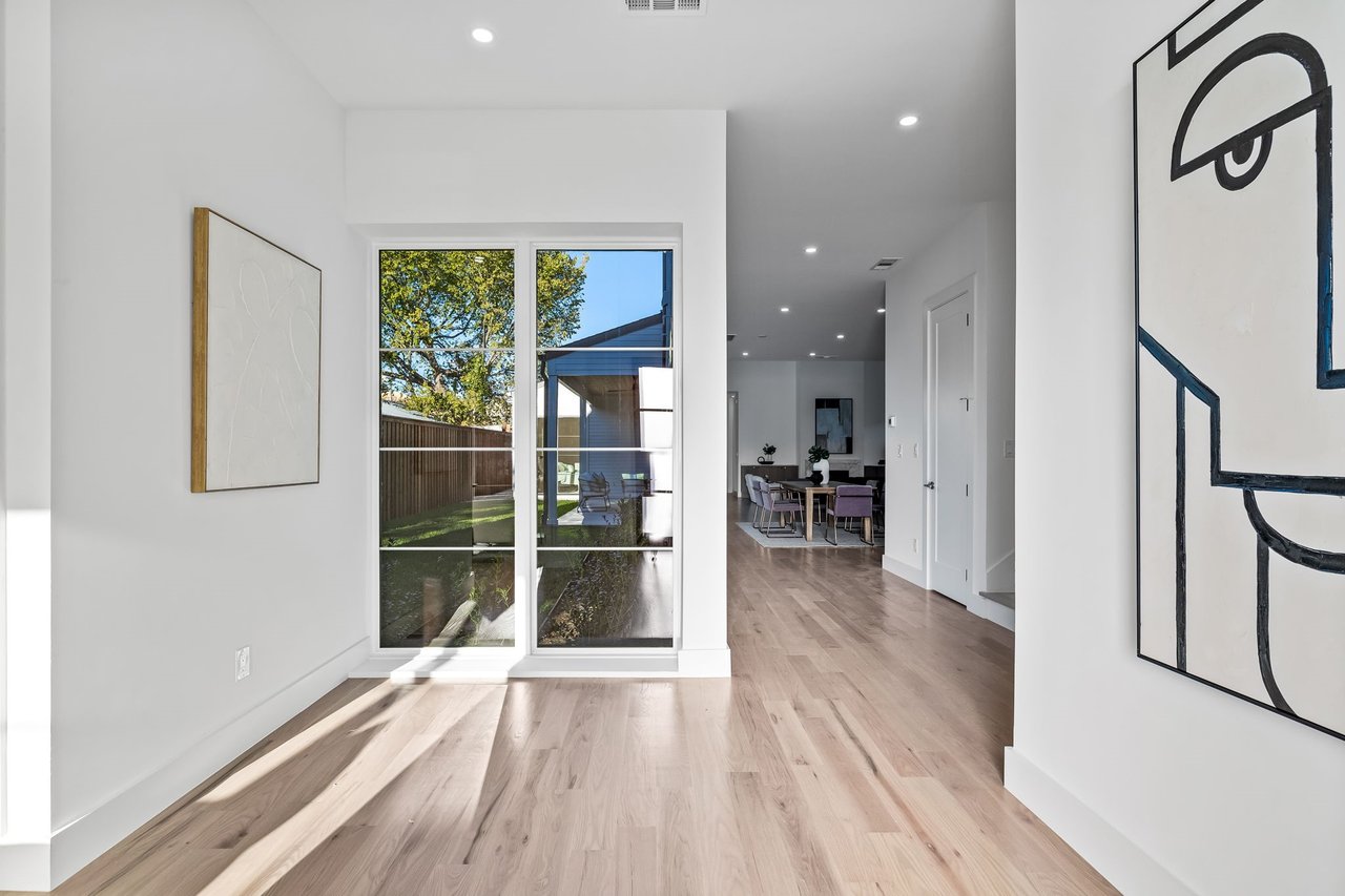 2410 N Prairie Avenue