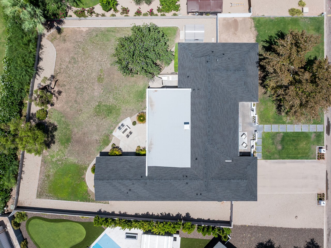 5242 N WOODMERE FAIRWAY
