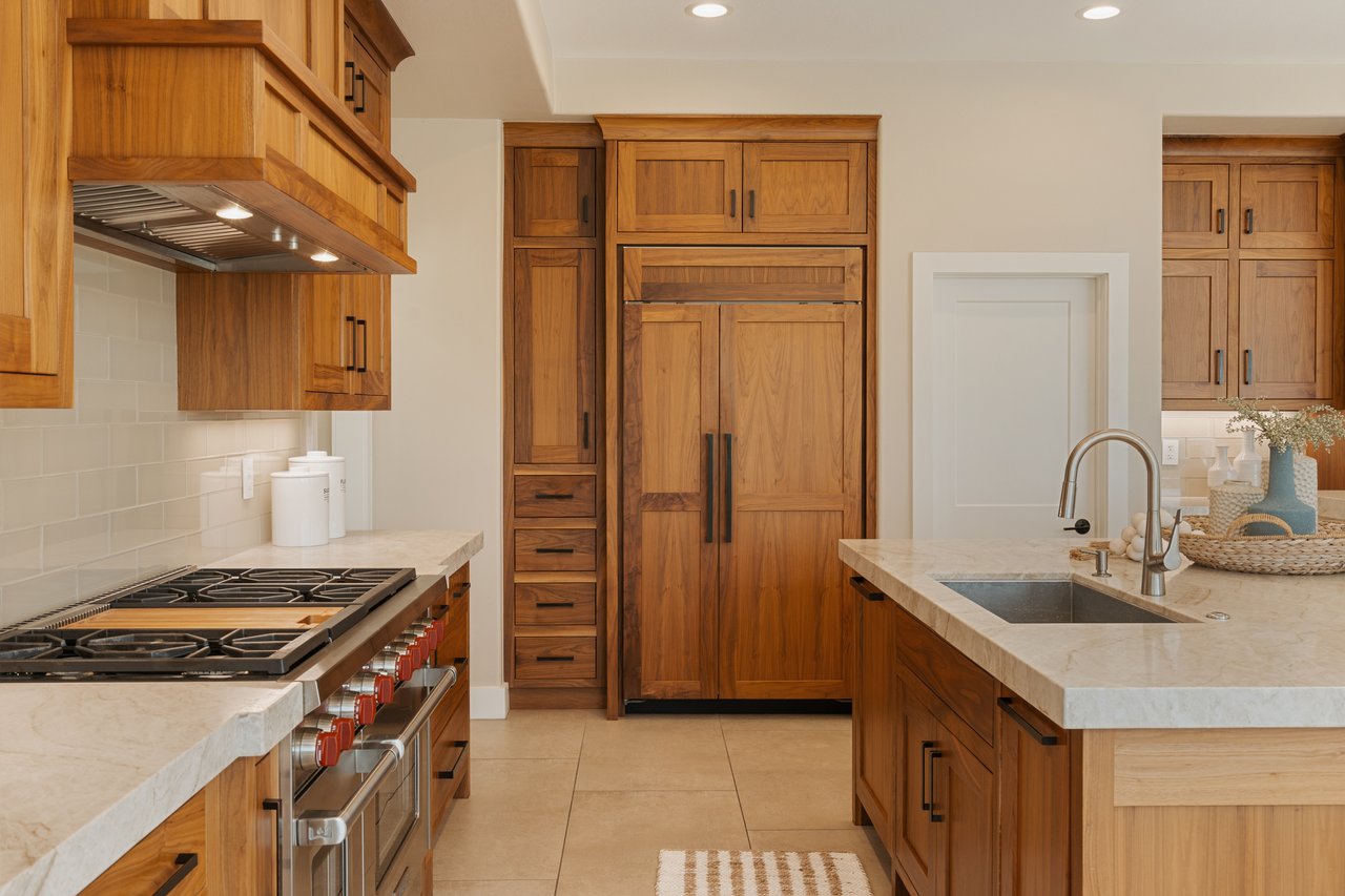 1805 Holly Tree Lane