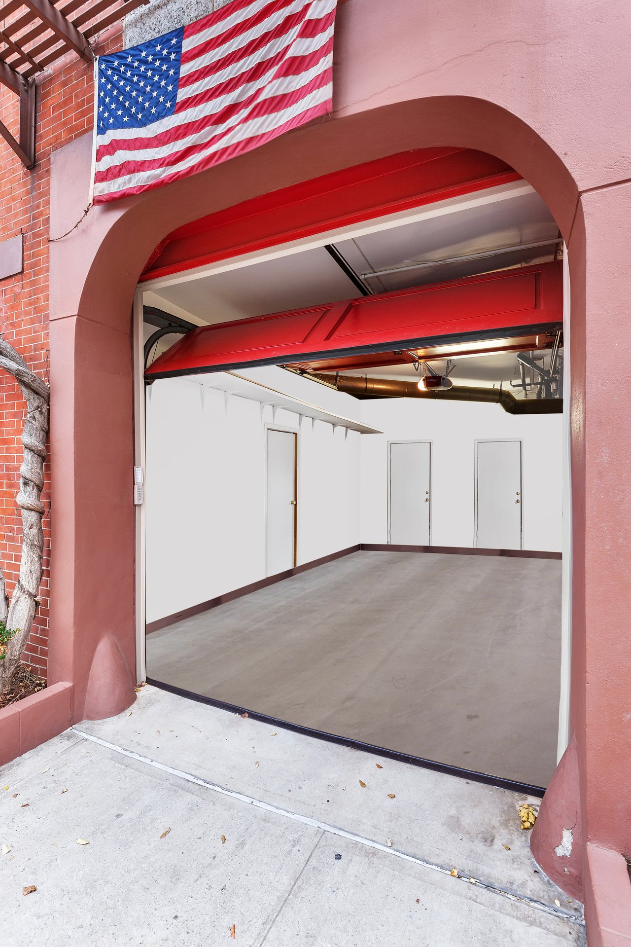 323 W 21st St
