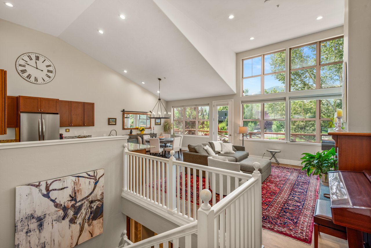 Warm & Inviting Willits Townhome