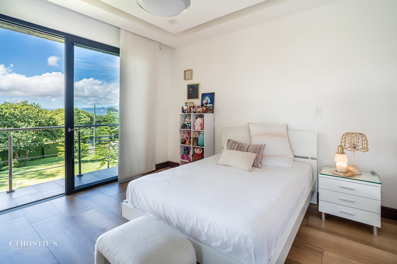 Modern Elegance with Panoramic Views – Exclusive Las Gemas Residence
