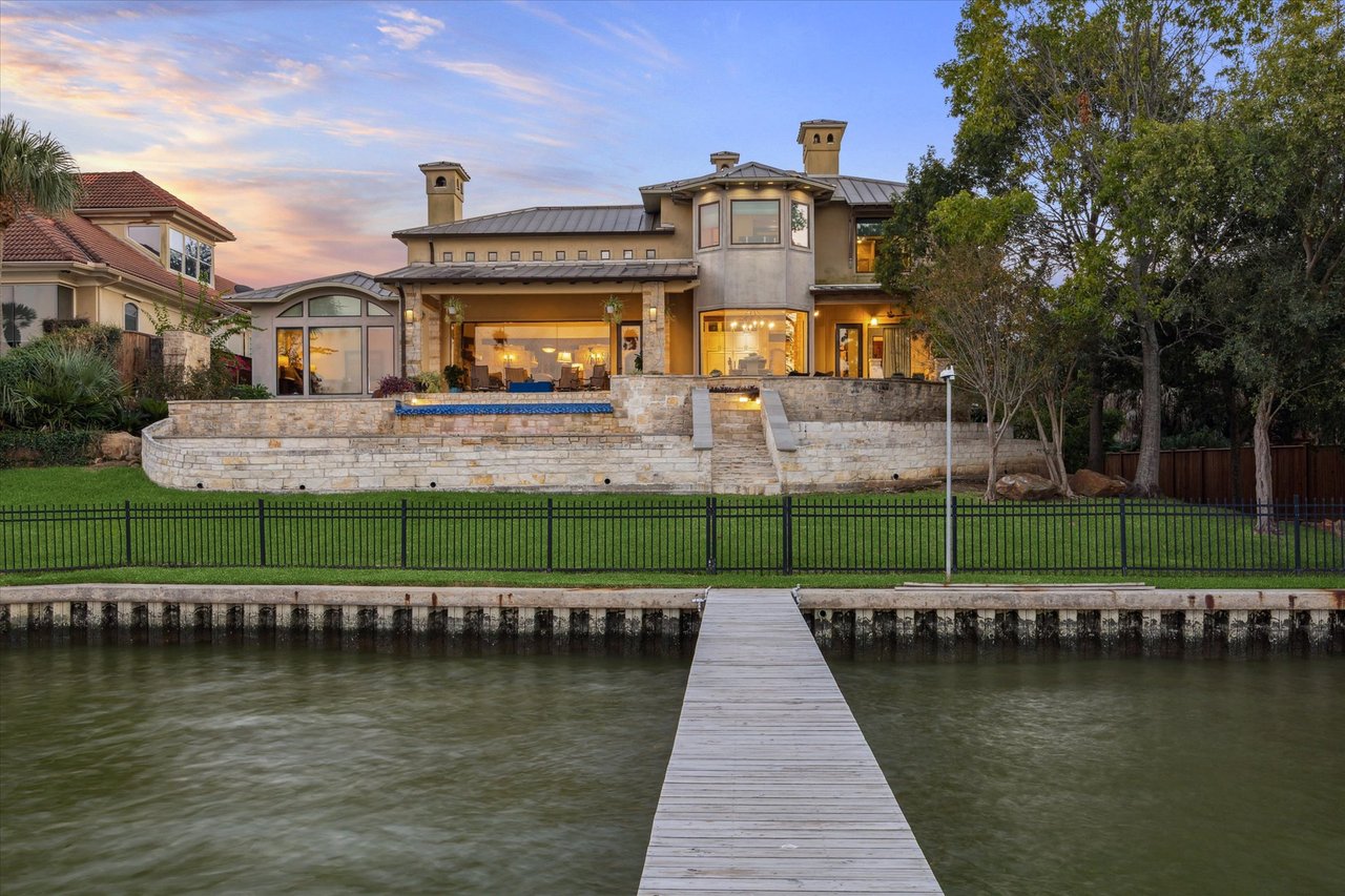 1 Waterford Oaks Lane