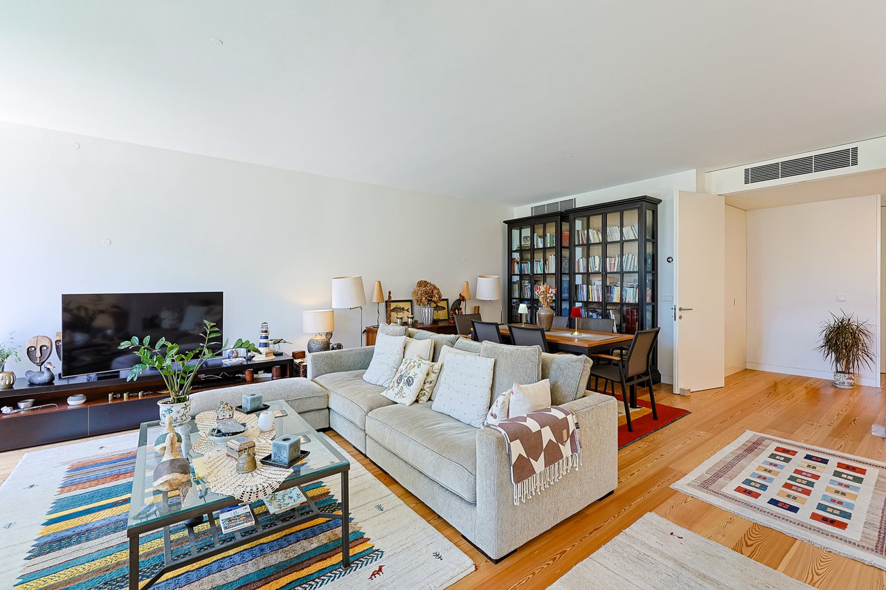 Elegant 2-Bedroom Apartment in One Living Cascais with Premium Amenities