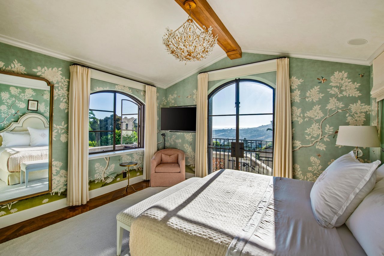 Wall Magic: The Wallpaper Trends That'll Transform Your Space This Winter