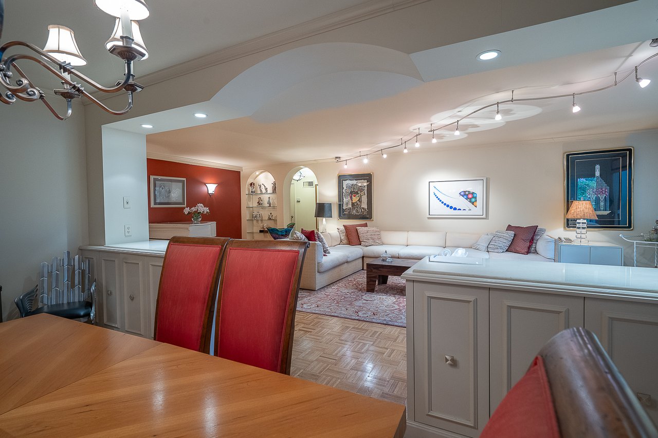 Price Improvement!!! Fab 3 bed 2.5 bath Main Line Condo