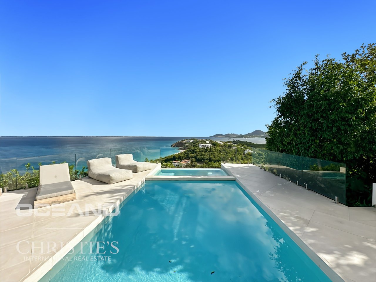 Cliffside Villa - Mont Rouge