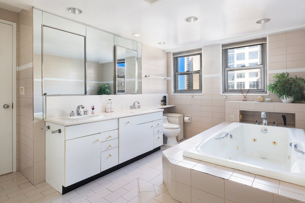 360 East 72nd Street, C1803