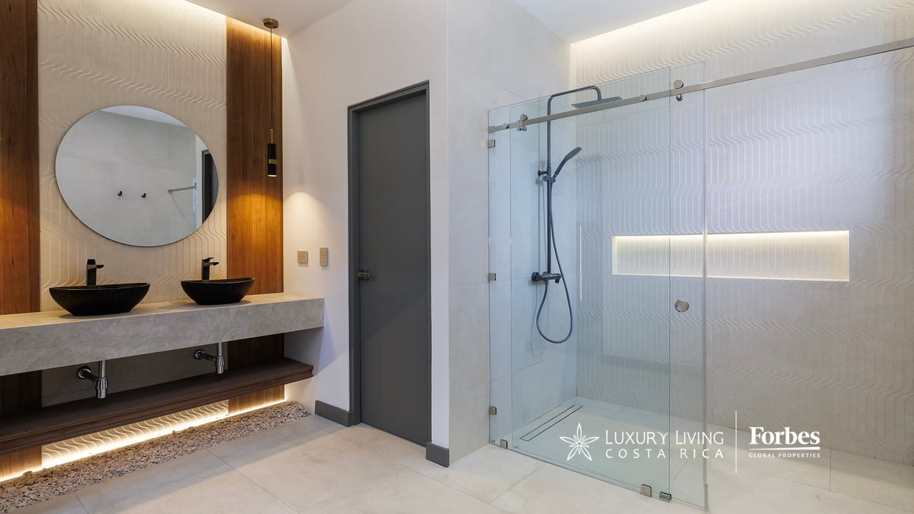 21468 - Remodeled 1-level house, 4 bedrooms, pool, terrace and garden