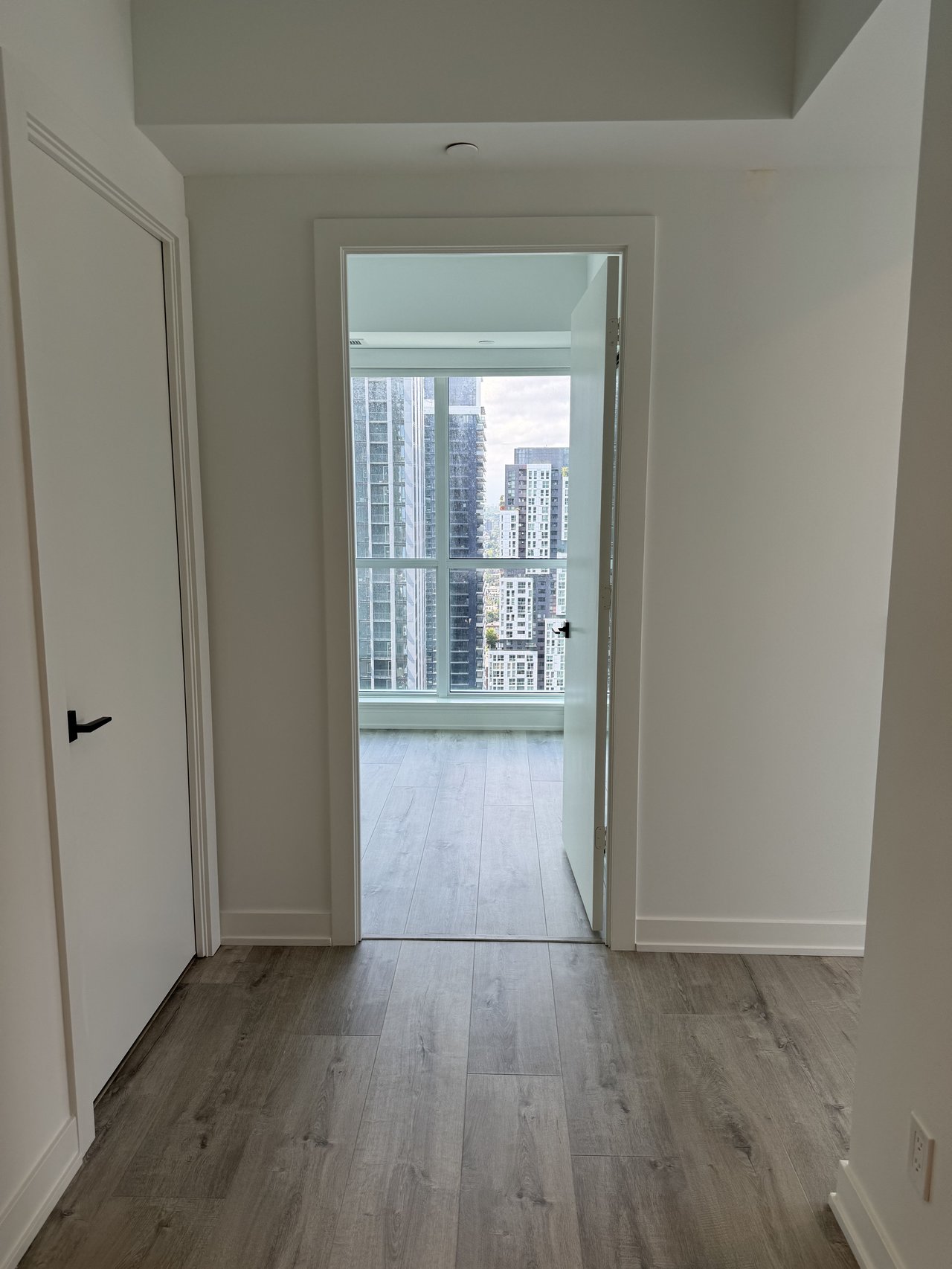 327 King Street W Unit: 3707