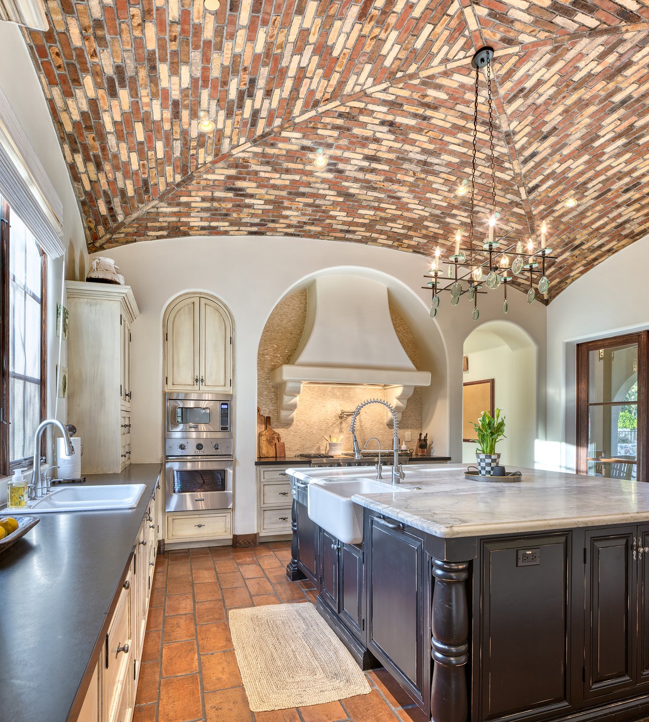 8243 N MOCKINGBIRD Lane