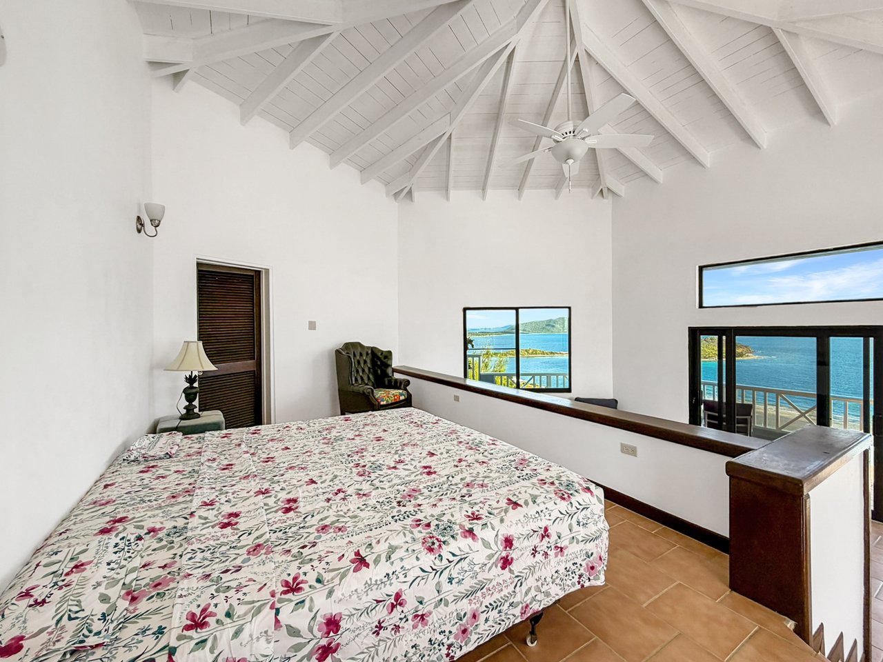 1110 Large Studio-Hodges Creek