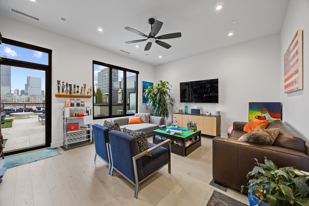 305 S Racine Ave PH-D