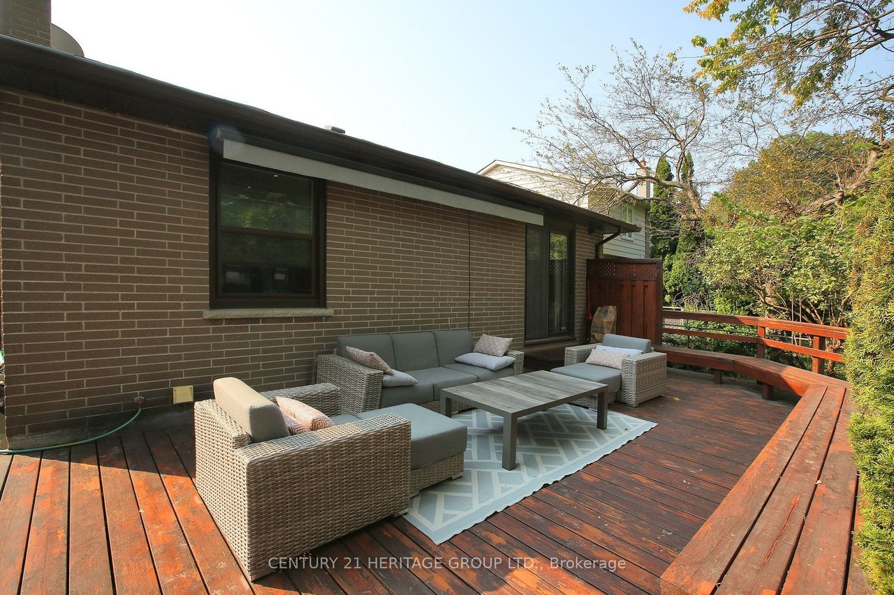  Beautifully Renovated Interior 