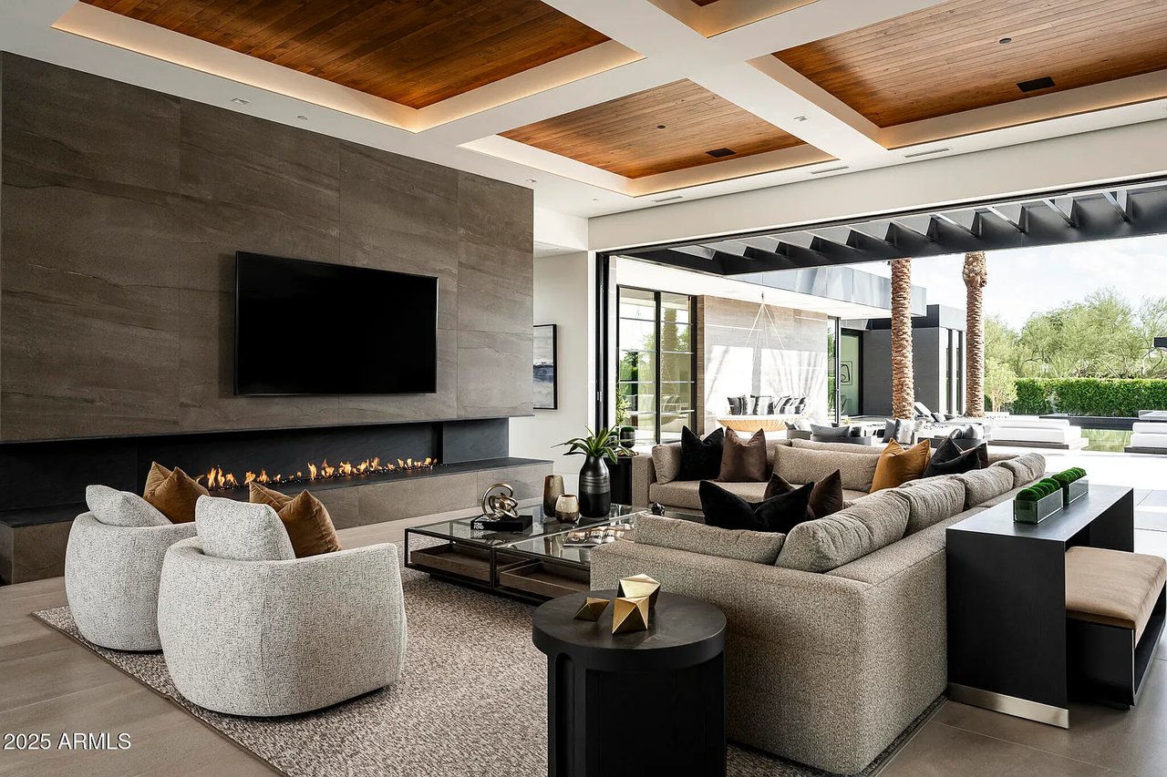 6911 E Jackrabbit Rd