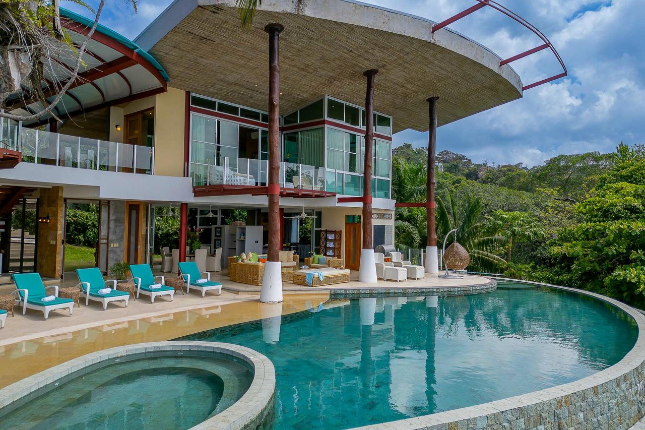Casa Fantastica Luxury Mountain and Ocean View Villa