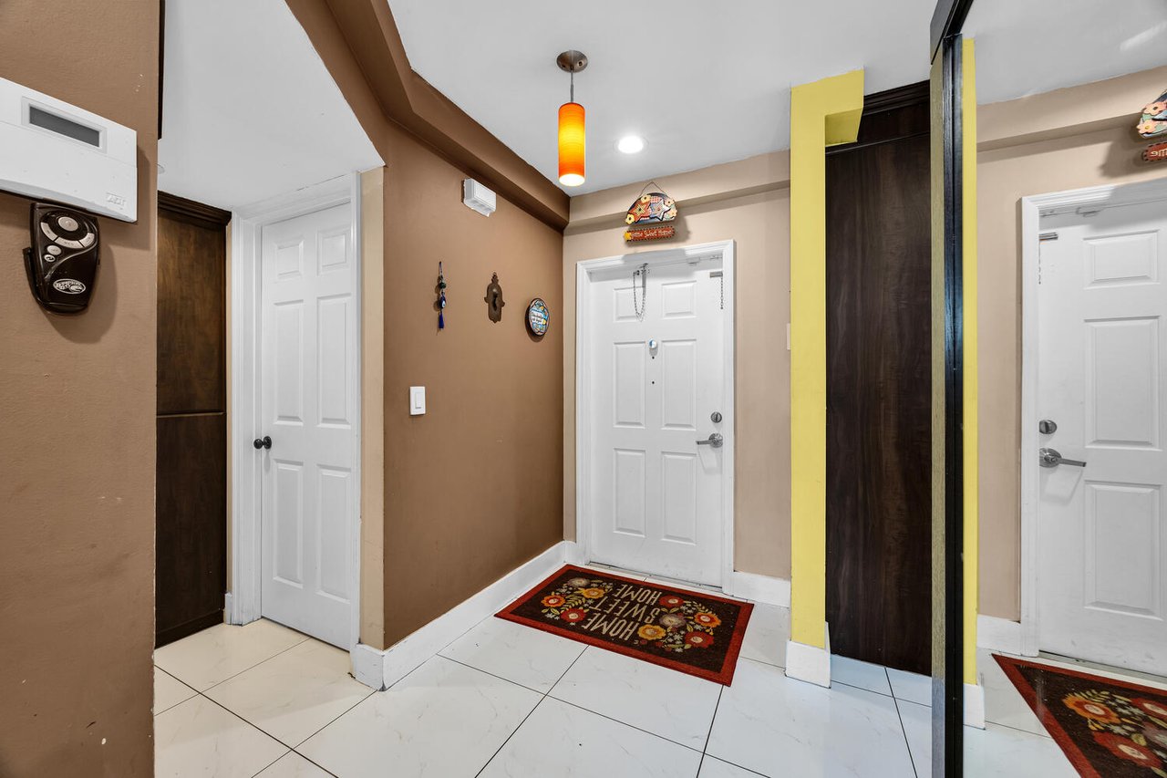 Lakefront Townhouse in Pembroke Pines