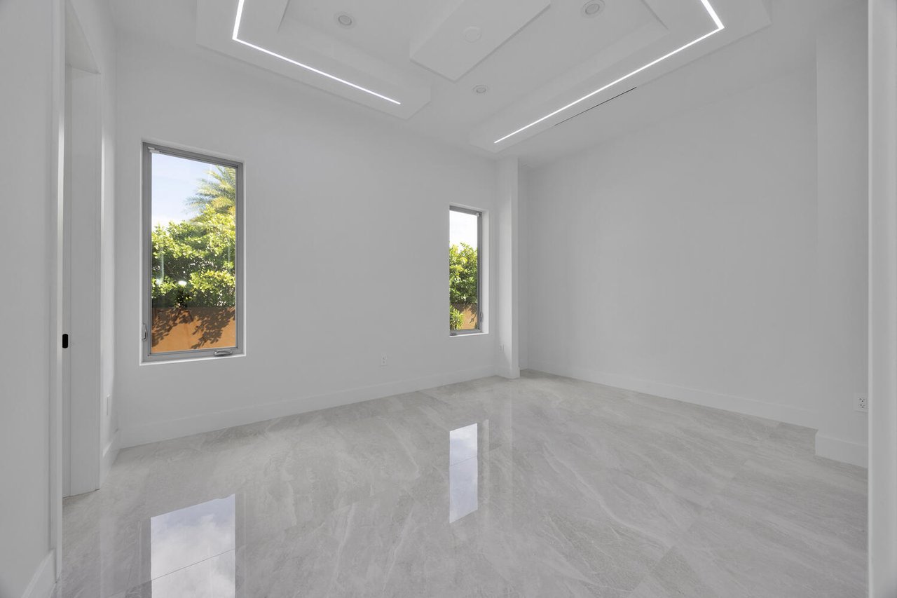 Your Private Resort - Everyday Of The Week