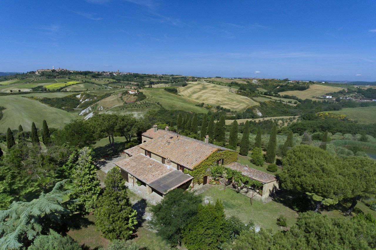 UNA FINESTRA SU PIENZA
