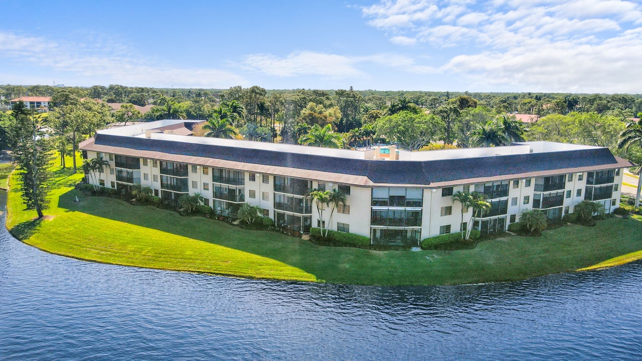 413 Augusta Blvd #105