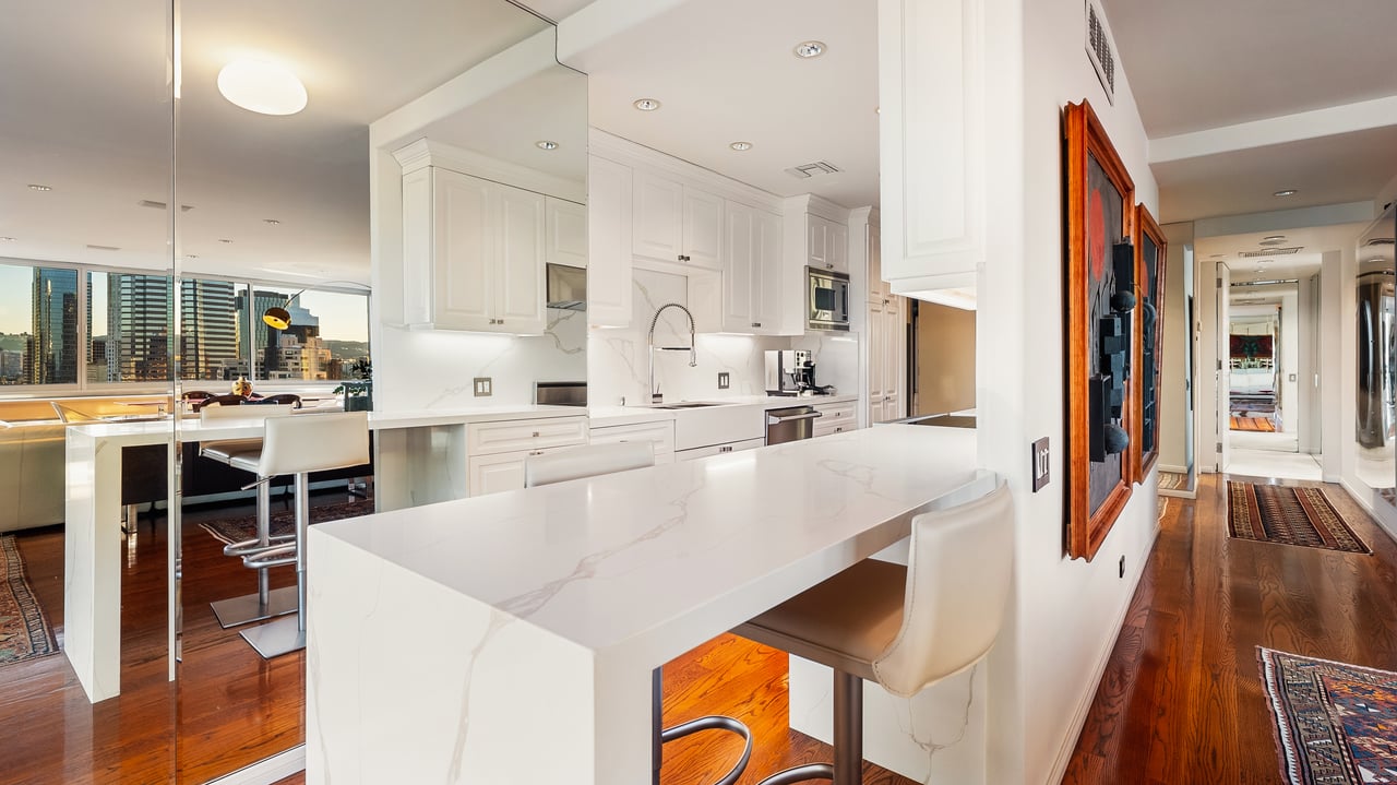 2220 Avenue Of The Stars Unit: 1802W