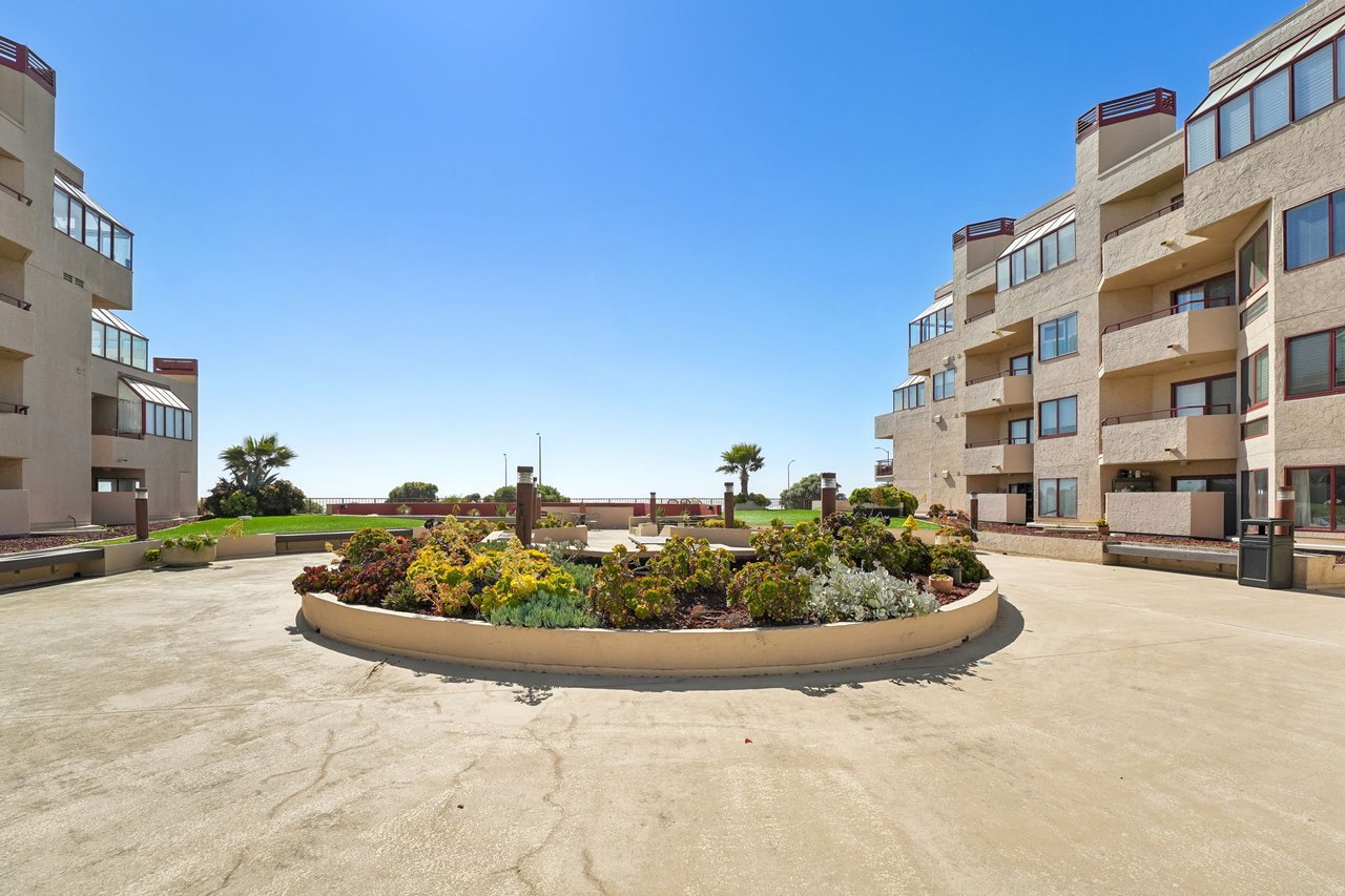 875 La Playa St