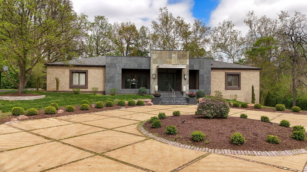 Who Is the Best Agent to List Your House in Creve Coeur, Missouri?