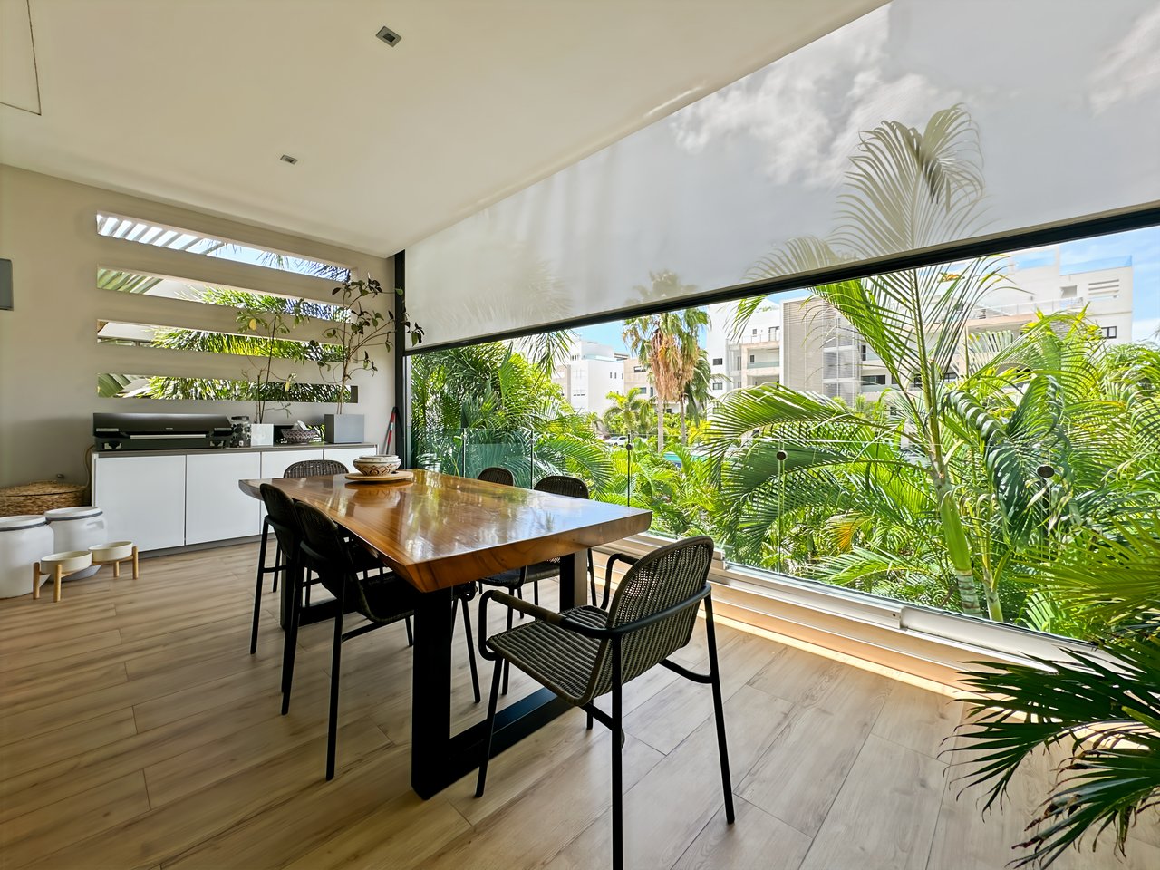 Rare Opportunity: Spacious Apartment with Terrace and Private Pool - ColeBay