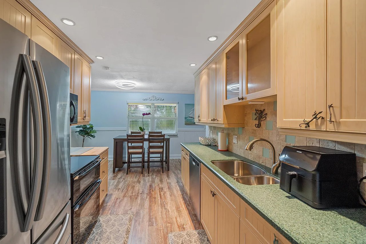366 Oak Ave