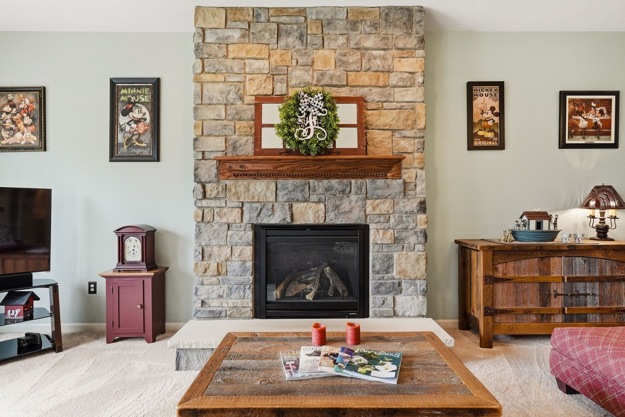 EXCLUSIVE LISTING  -  1234 Newbury Highland