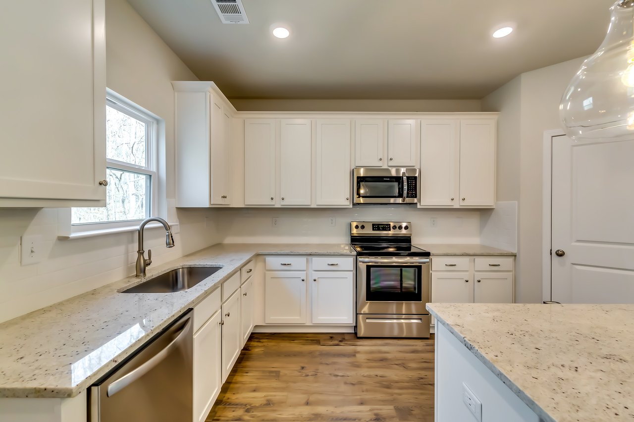 407 Shoals Trl