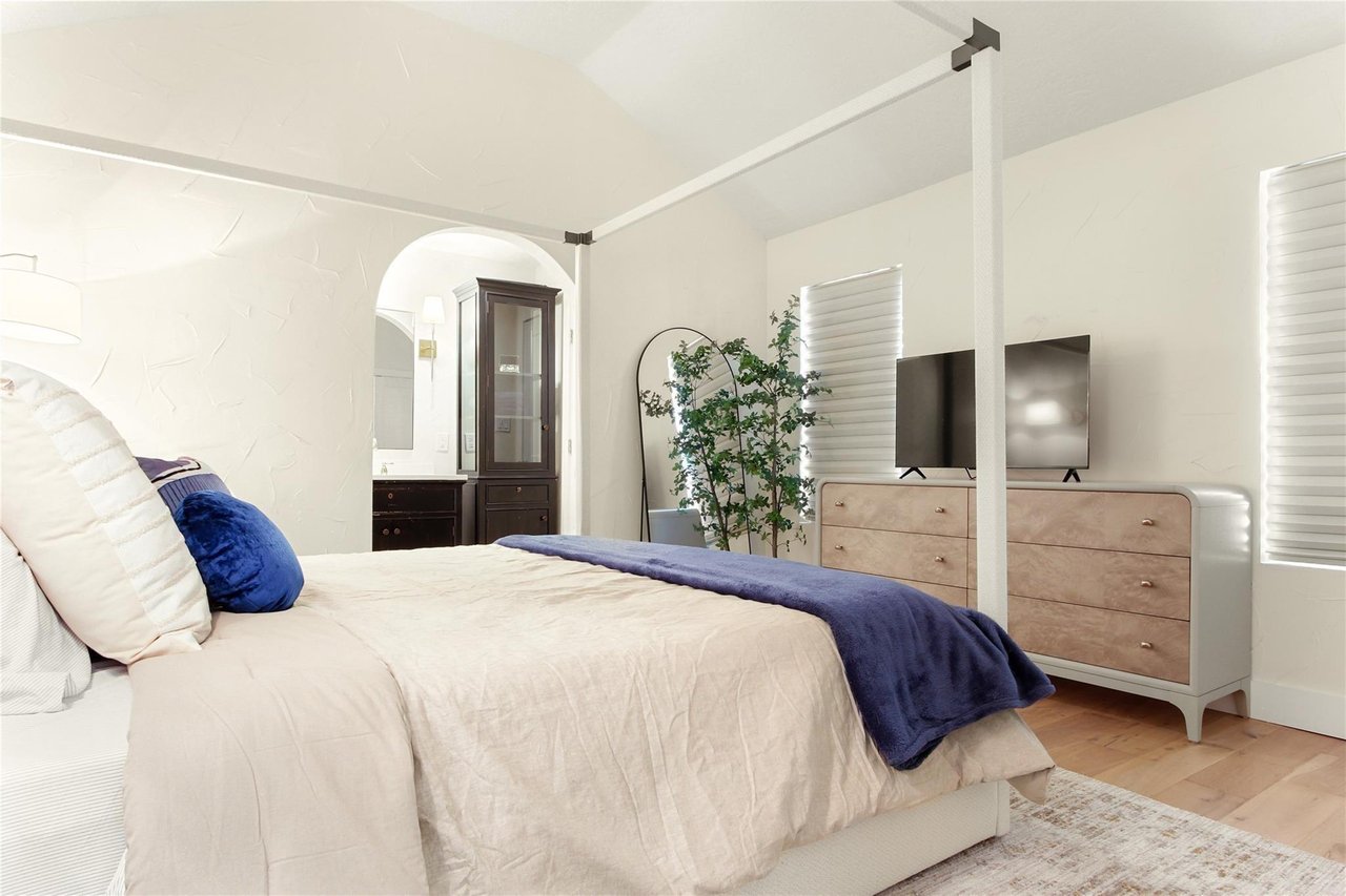 4132 Pershing