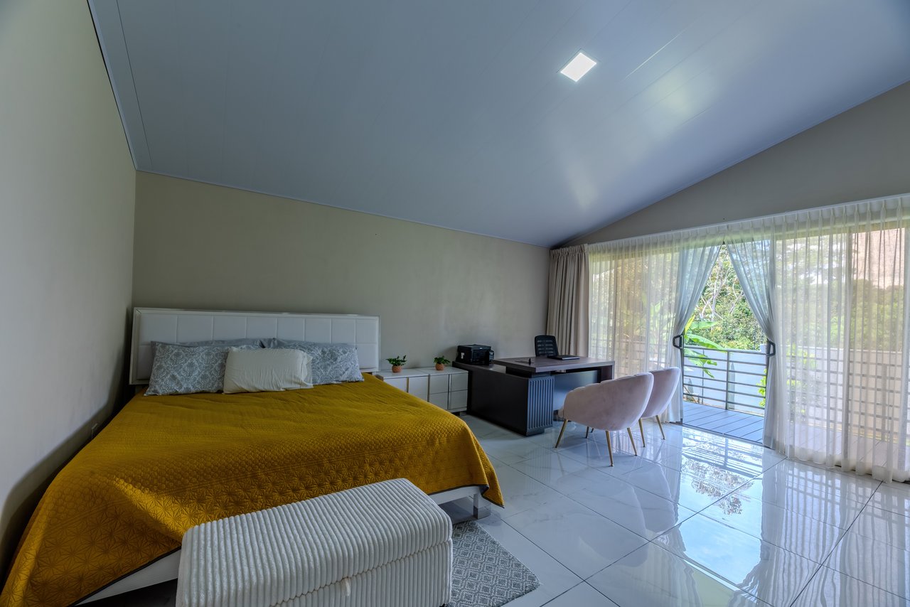Spacius Home in Pérez Zeledón | 3 bedrooms, 3 Bathrooms 